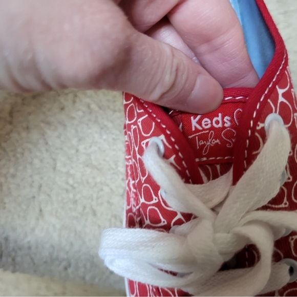 Brand New! TAYLOR SWIFT GLASSES PRINT KEDS! - Picture 2 of 9